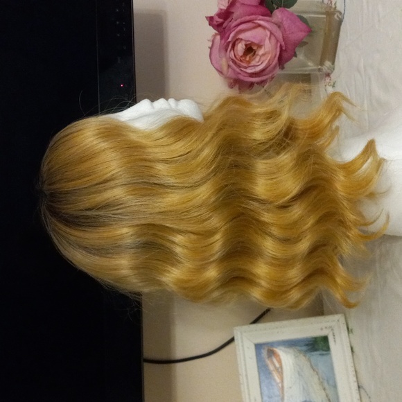 Blonde Ombre Wig - Picture 4 of 12